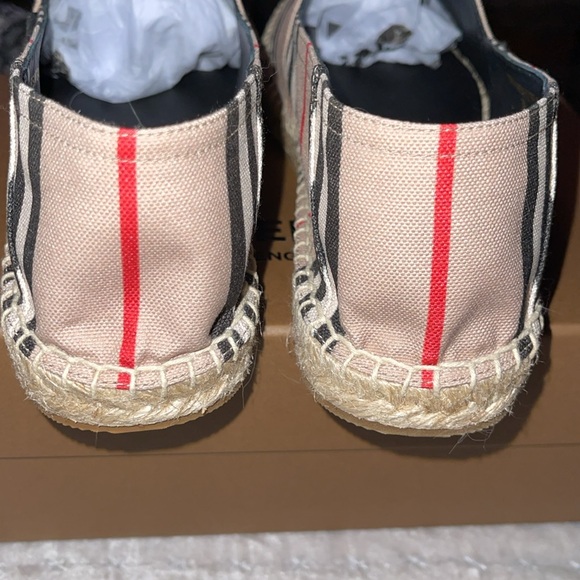 Burberry 100% authentic espadrilles Color is archive beige size 39. Never used. - Picture 8 of 12